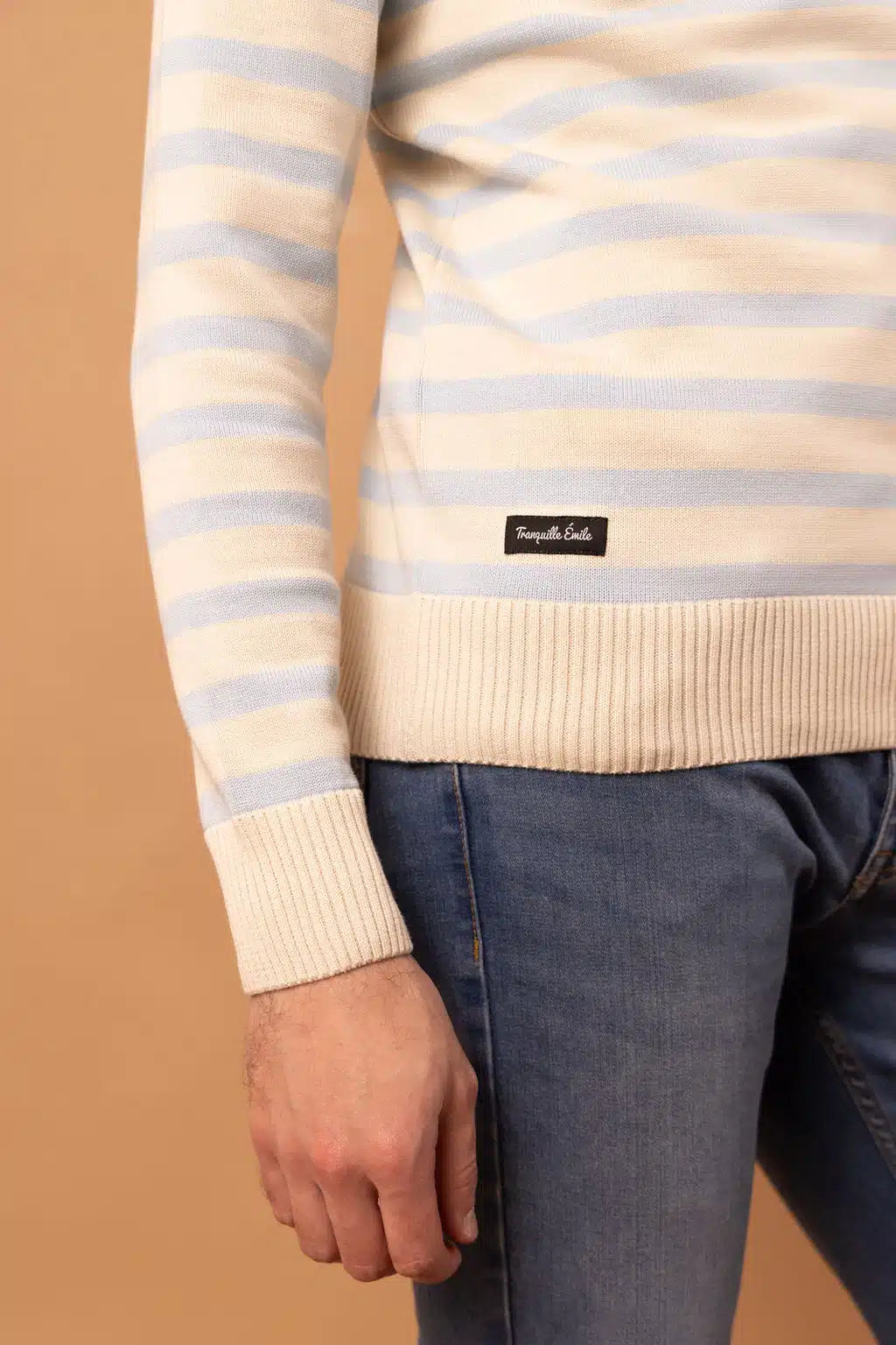 Pull-Le-matelot-Homme-raye-bleu-et-beige-coton-made-in-france-3.webp