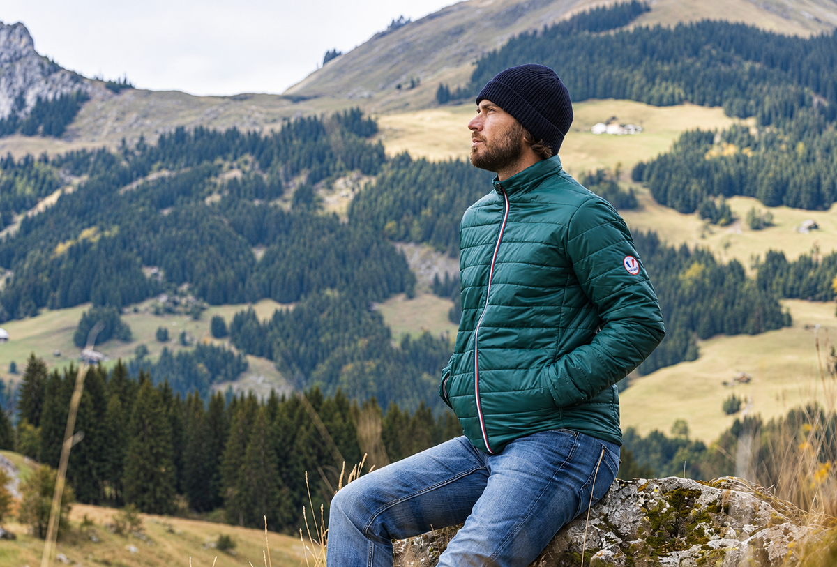 Femme et homme portant des vêtements Tranquille Émile en montagne