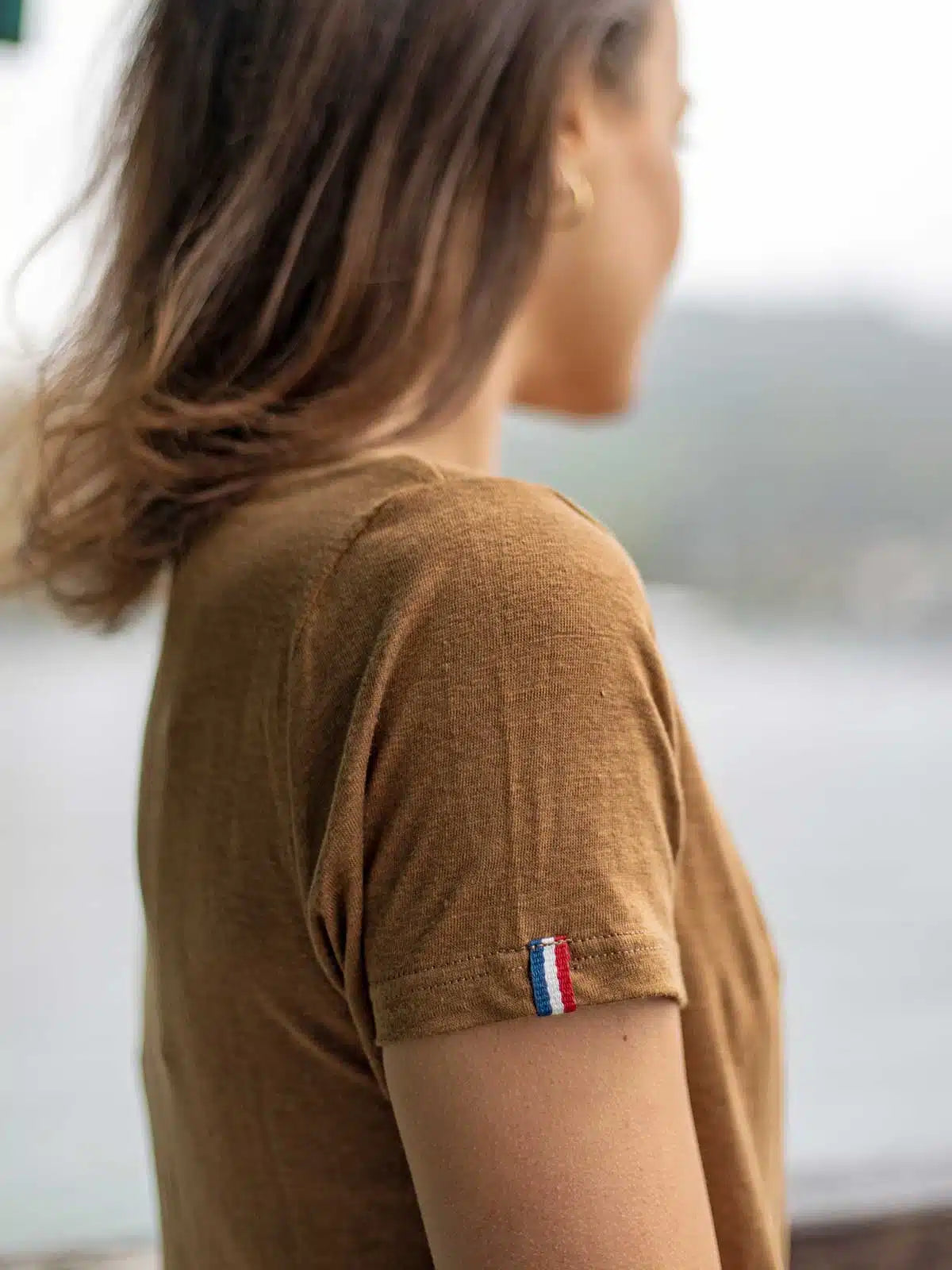 t-shirt-made-in-france-femme-l-indispensable-2023-brun-3_jpg.webp