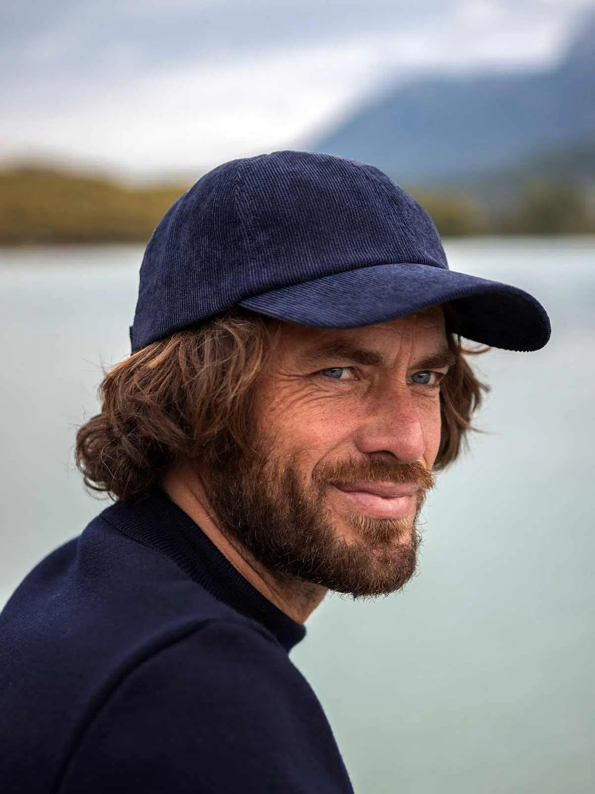 Casquette bleue velours détail visière - L'Essentielle confection française