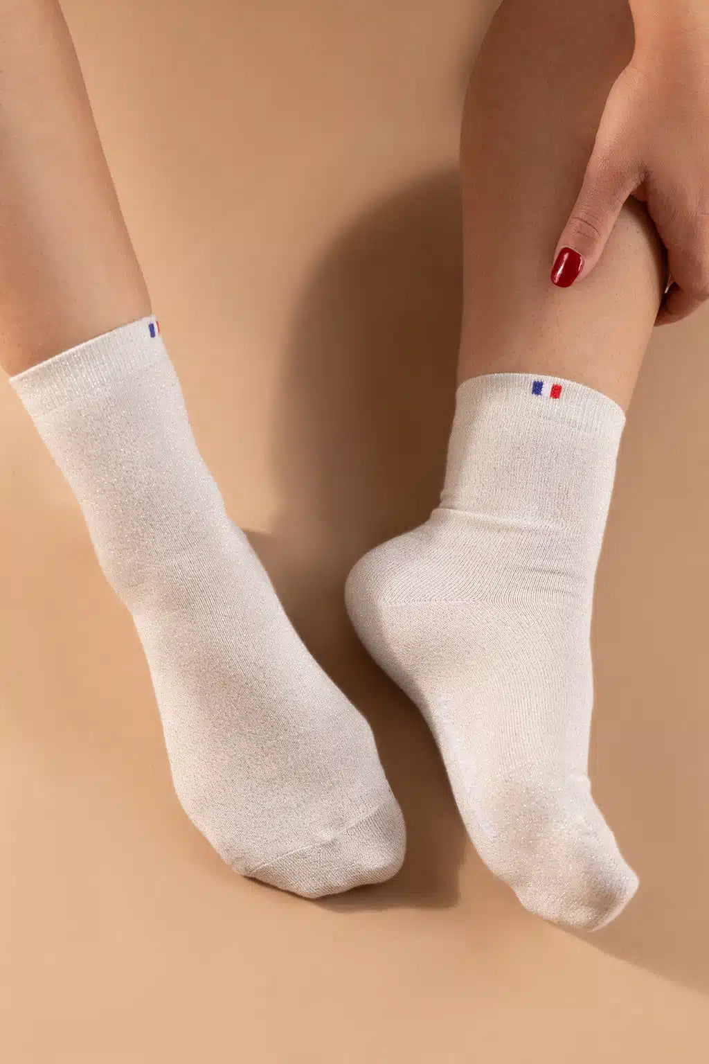 Chaussettes femme argent paillettes portées - Les Paillettes Tranquille Emile