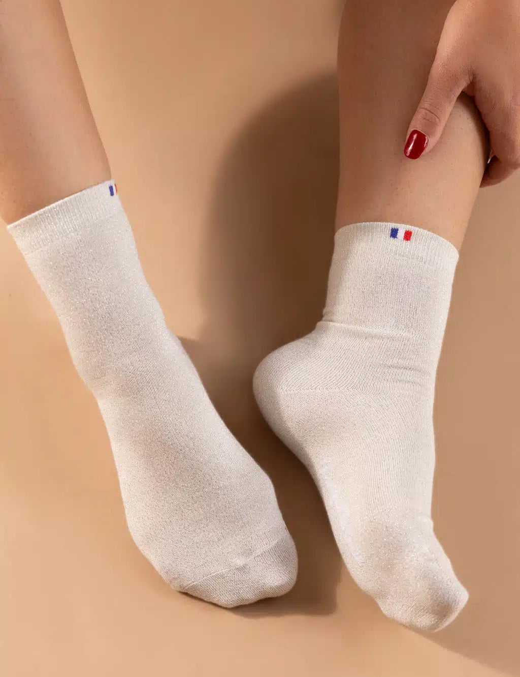 Chausssettes-paillettes-argentees_jpg_311556ef-a014-4bb9-8c86-473f2fac764c.webp