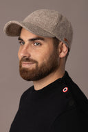 Casquette beige unie portée - La Raffinée Tranquille Emile