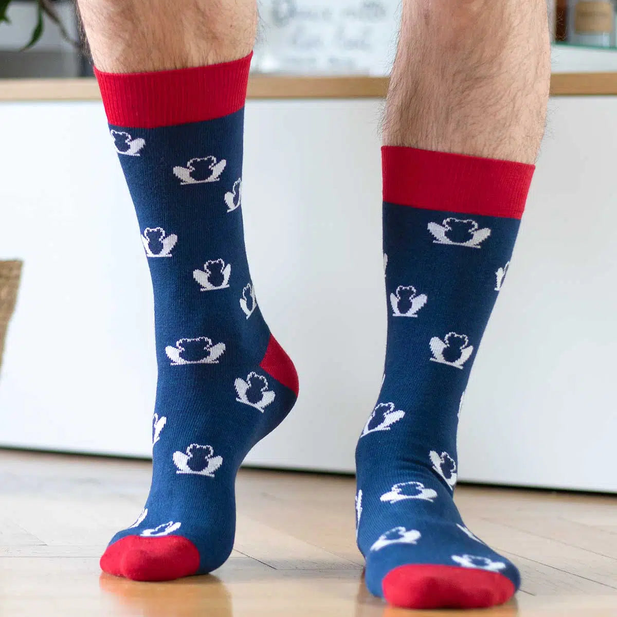 chaussettes-made-in-france-les-grenouilles-bleu-rouge.webp