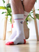 Chaussettes blanches à pois rouges confectionnées en France - Les Pois vue de face