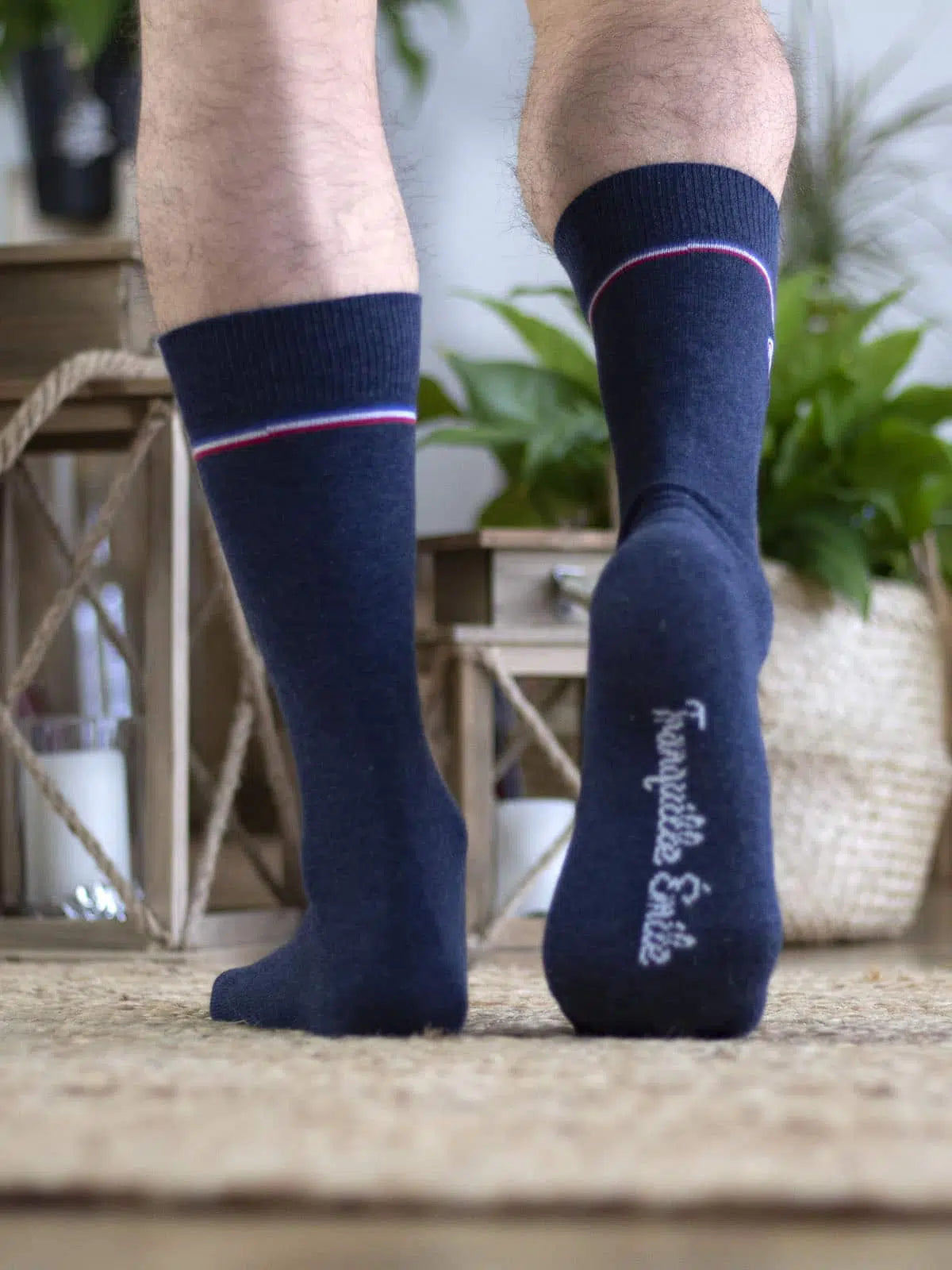 Chaussettes bleu marine portées - Les Unies Tranquille Emile