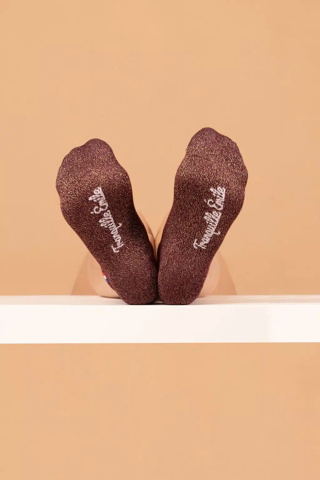 Chaussettes femme bordeaux à paillettes confectionnées en France - Les Paillettes vue de face