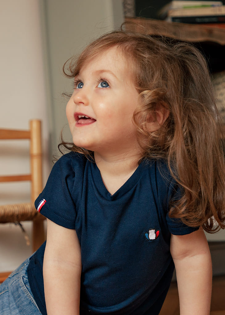 T-shirt enfant bleu détail - Le petit Authentique confection française
