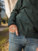 Pull recyclé unisexe vert détail maille - Le Consciencieux confection française