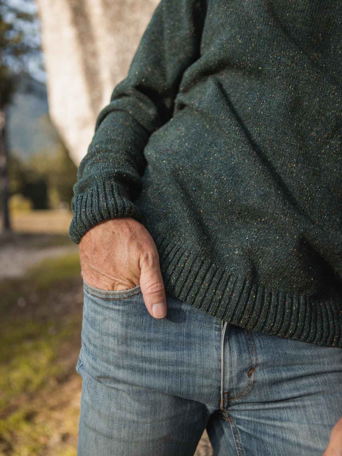 Pull recyclé unisexe vert détail maille - Le Consciencieux confection française