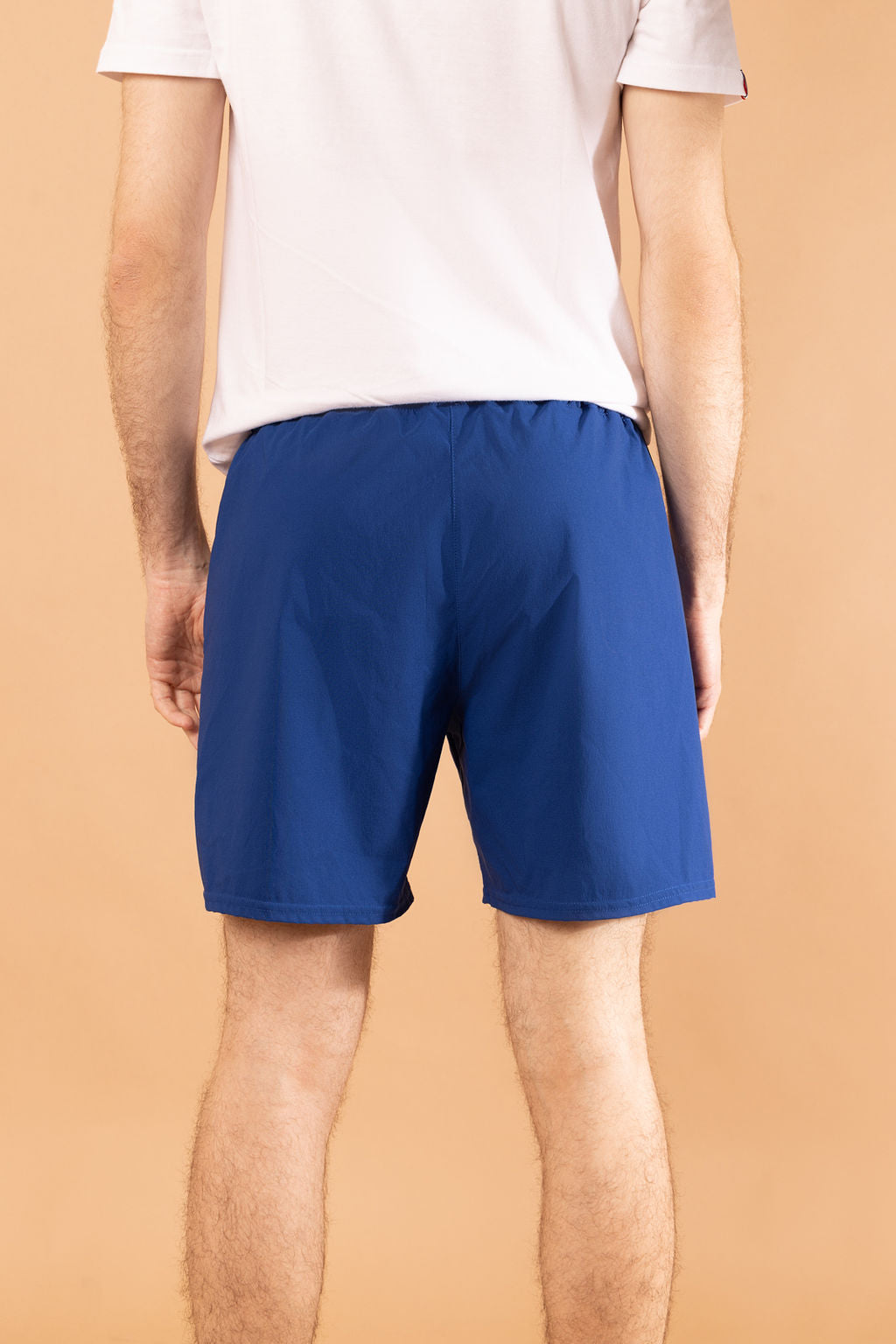 Maillot de bain homme bleu marine porté - Le Baigneur Tranquille Emile