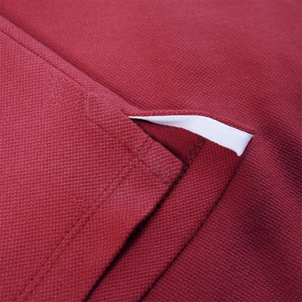 Polo homme bordeaux détail col - L'Élégant confection française