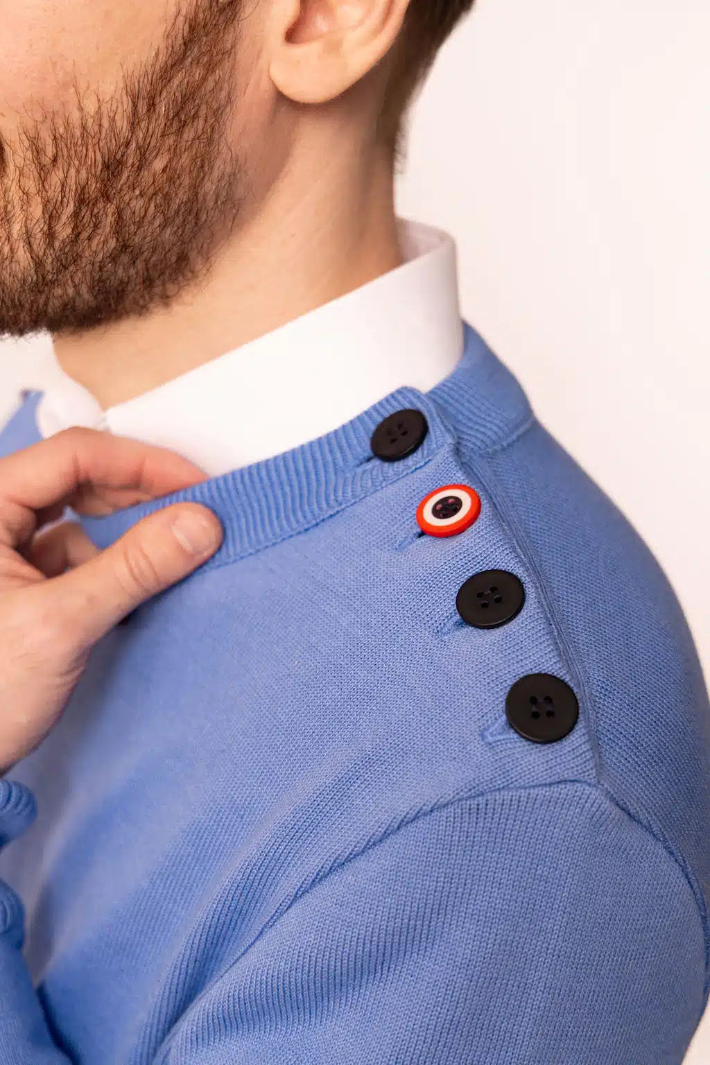 Pull marin homme bleu détail boutons épaule - Le Matelot confection française