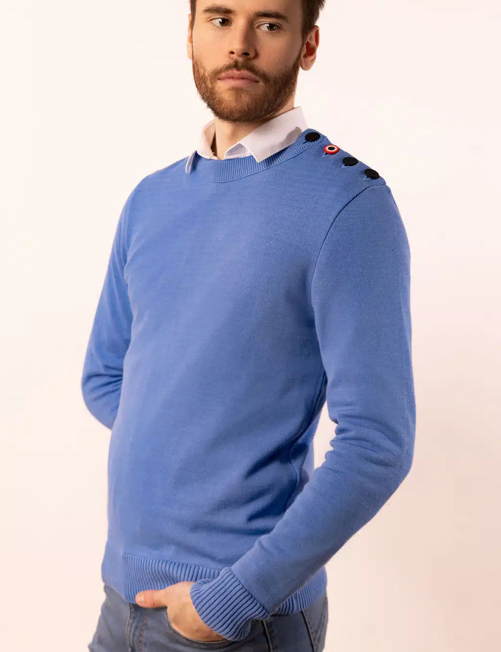 pull-le-matelot-homme-bleu-studio_jpg.webp