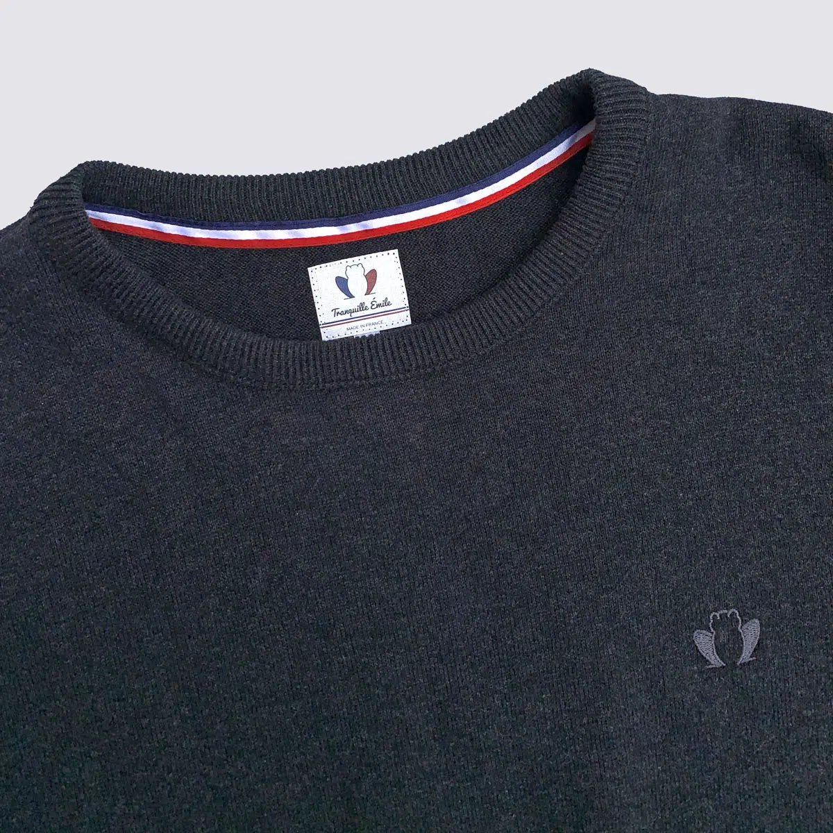 Pull homme noir en coton bio détail maille - Le Délicat confection française