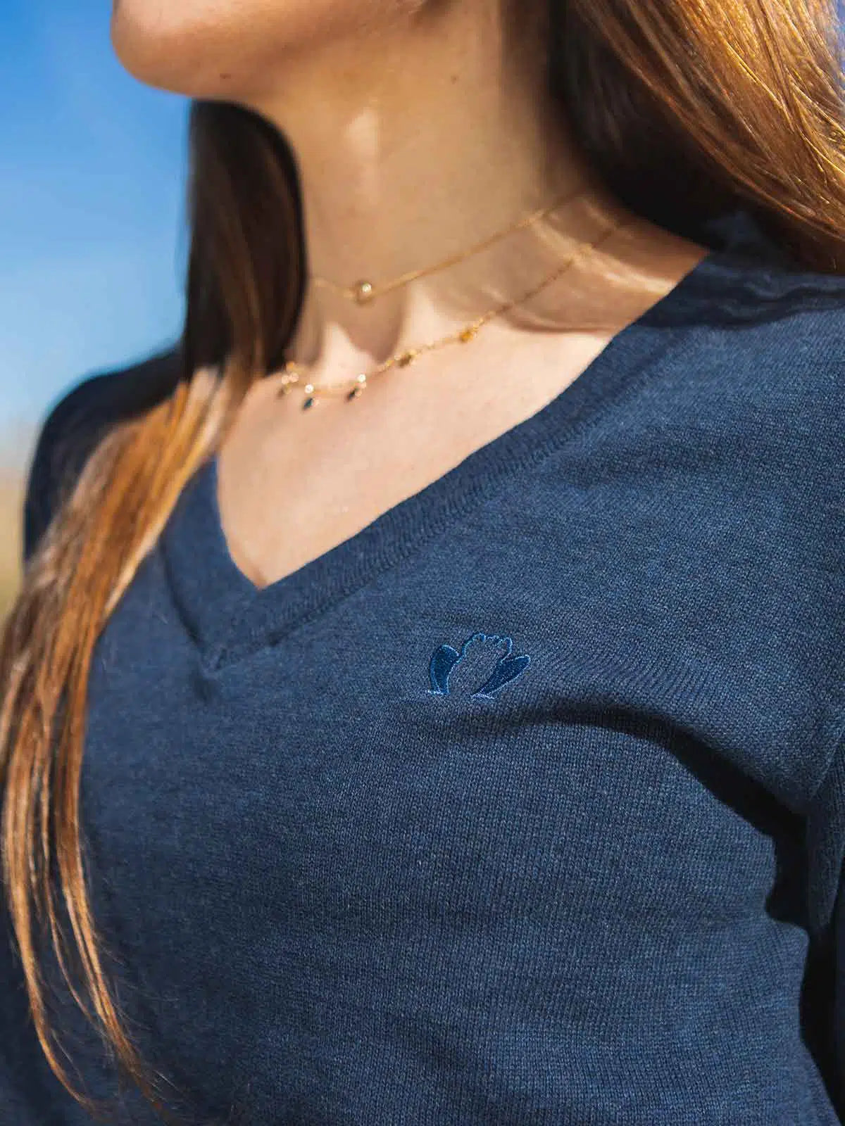 Pull femme bleu en coton bio détail maille - Le Délicat confection française