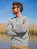 Pull homme gris en coton bio confectionné en France - Le Délicat vue de face