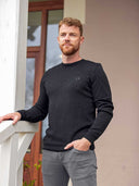 Pull homme noir en coton bio confectionné en France - Le Délicat vue de face
