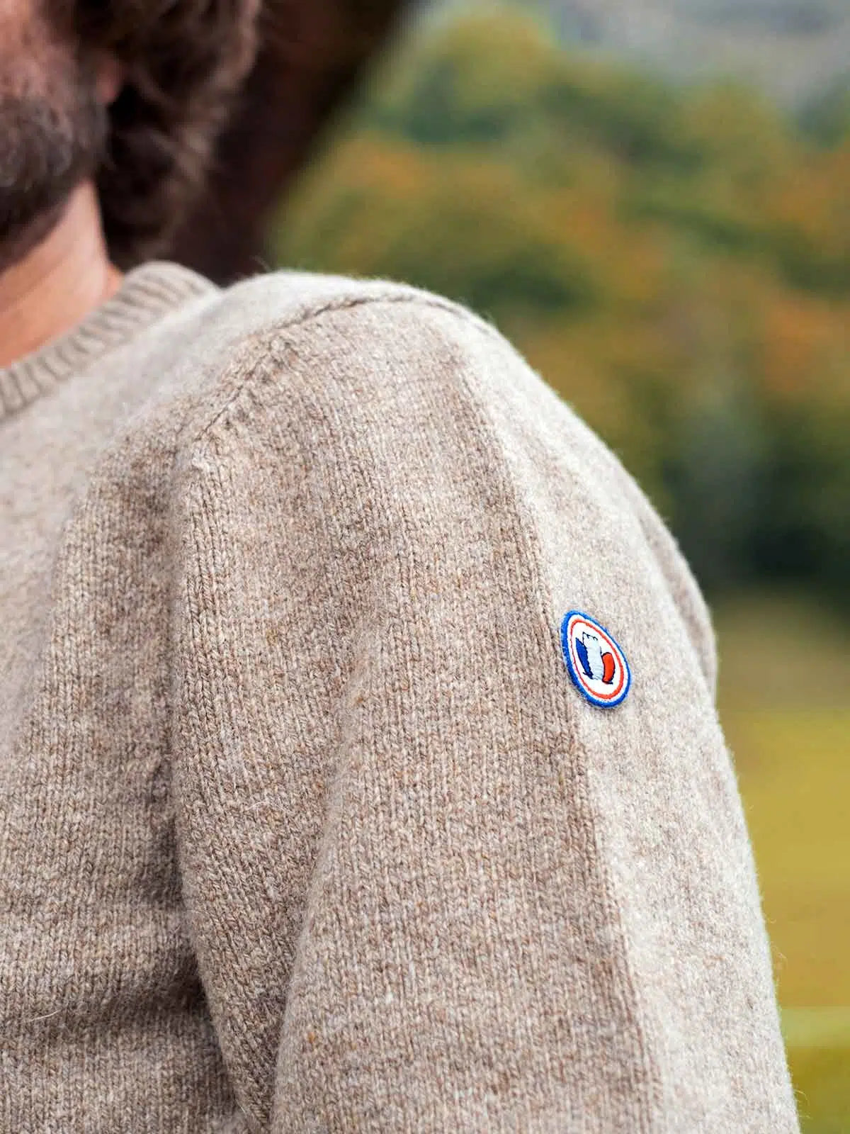 Détail du pull beige Le Frileux en laine mérinos