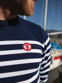 Pull marinière homme bleu porté - La Marinière Tranquille Emile