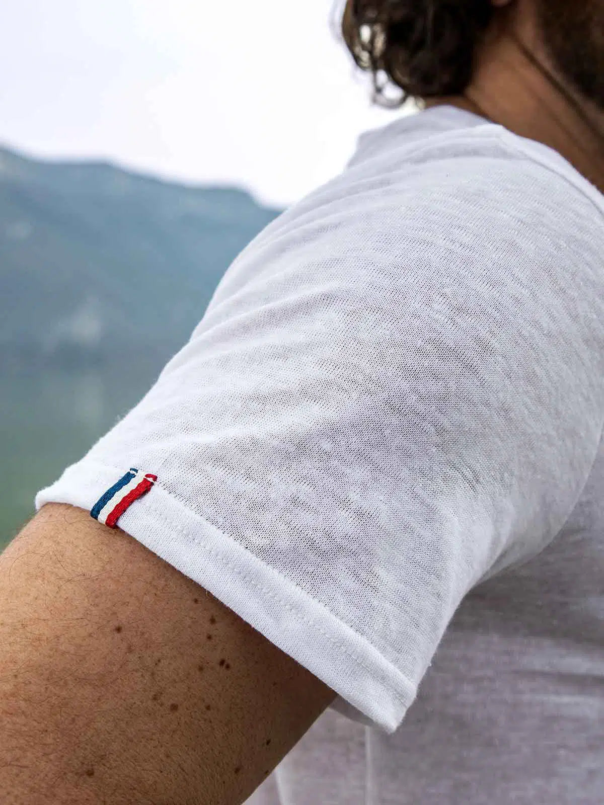 T-shirt homme blanc en lin détail matière - L'Indispensable confection française
