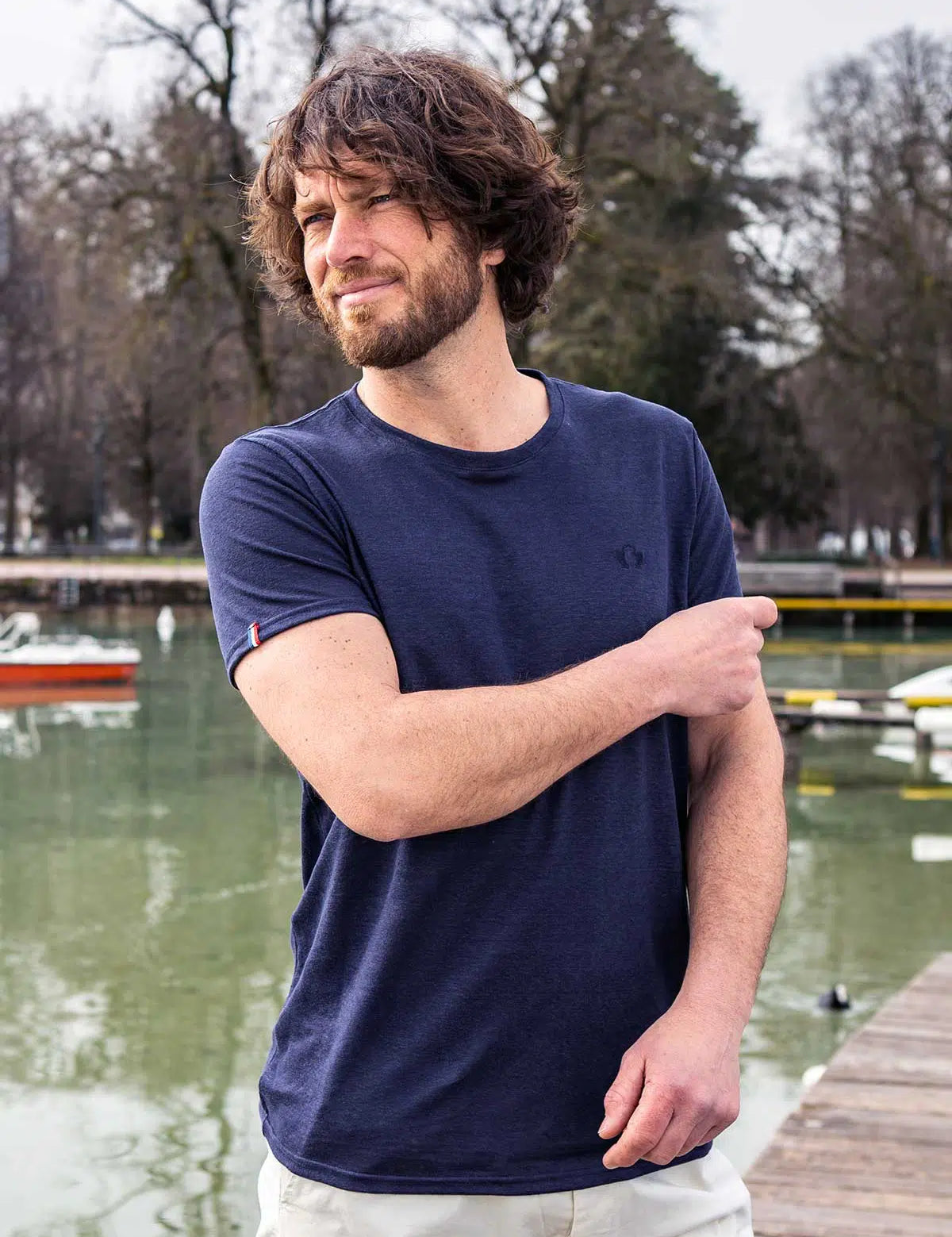 t-shirt-lin-made-in-france-homme-l-indispensable-bleu_jpg.webp