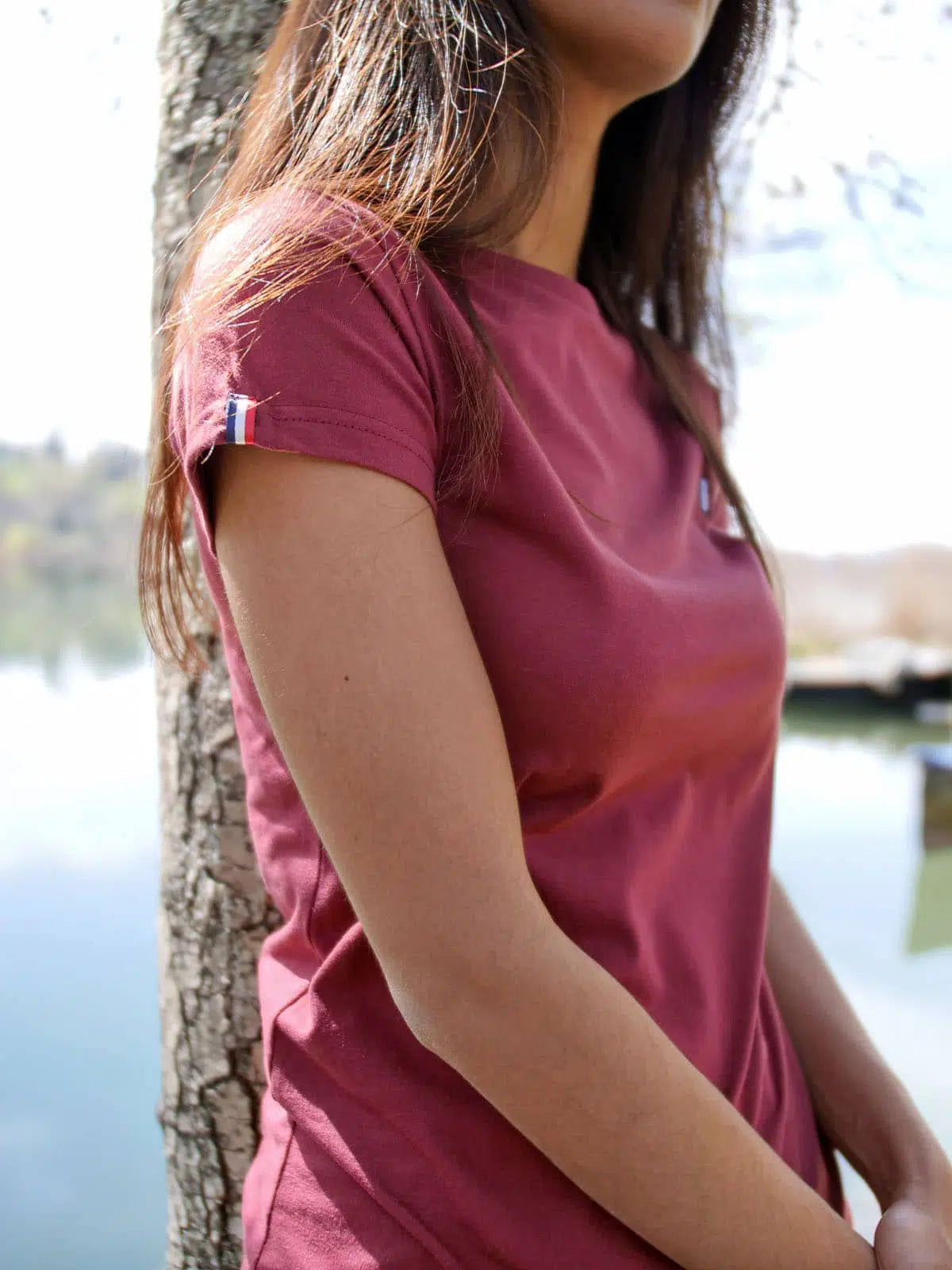 T-shirt femme bordeaux en coton porté - L'Authentique Tranquille Emile