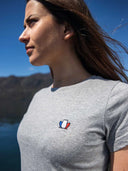 T-shirt femme gris en coton porté - L'Authentique Tranquille Emile