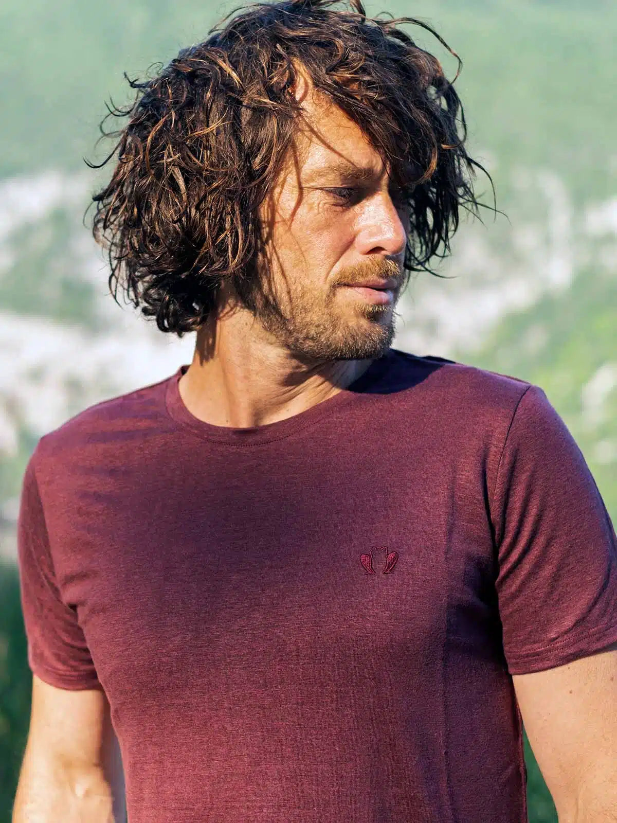 T-shirt homme bordeaux en lin détail - L'Indispensable confection française