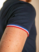 T-shirt homme bleu marine cocarde détail broderie - La Cocarde confection française