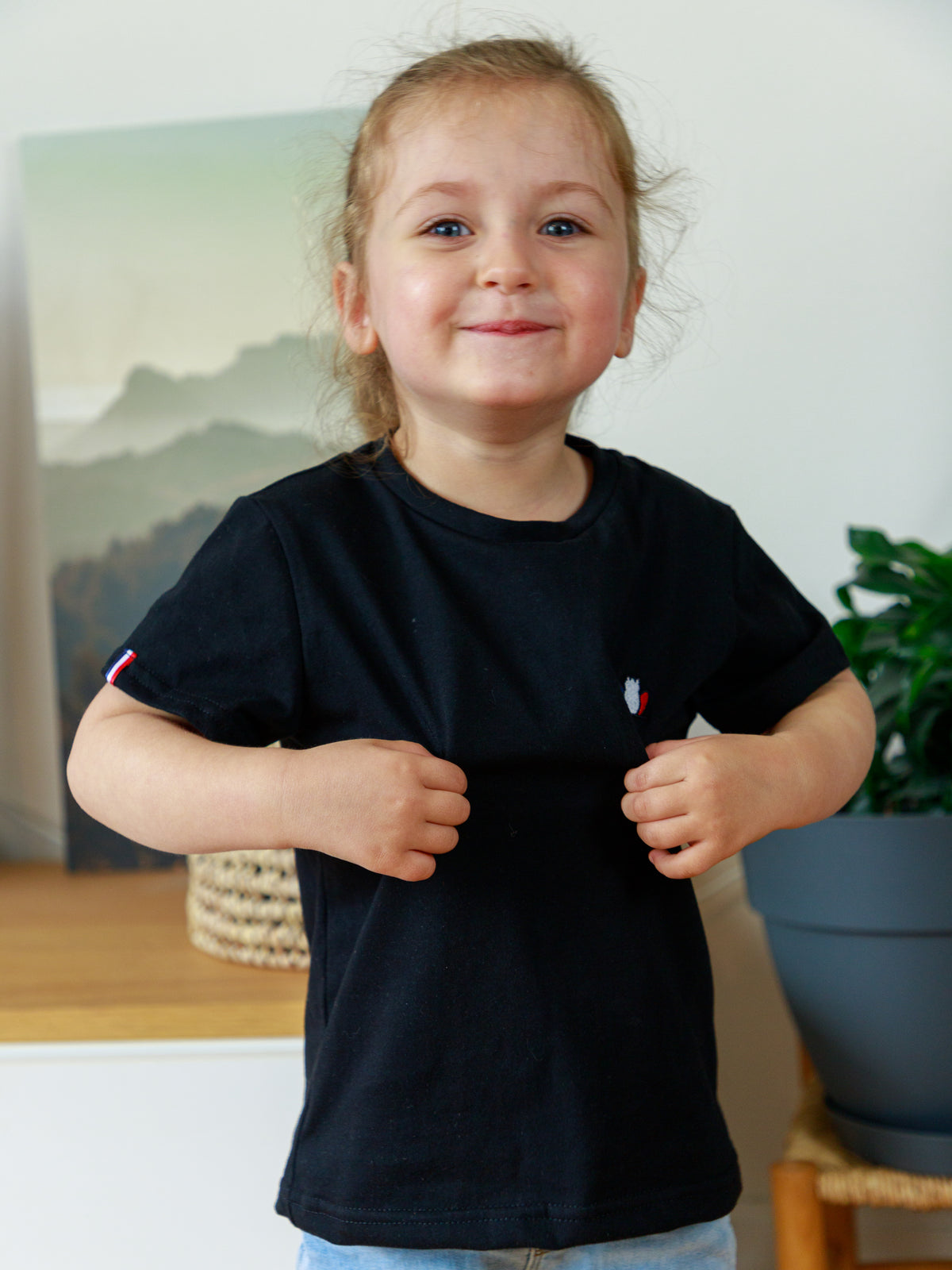 T-shirt enfant noir détail - Le petit Authentique confection française