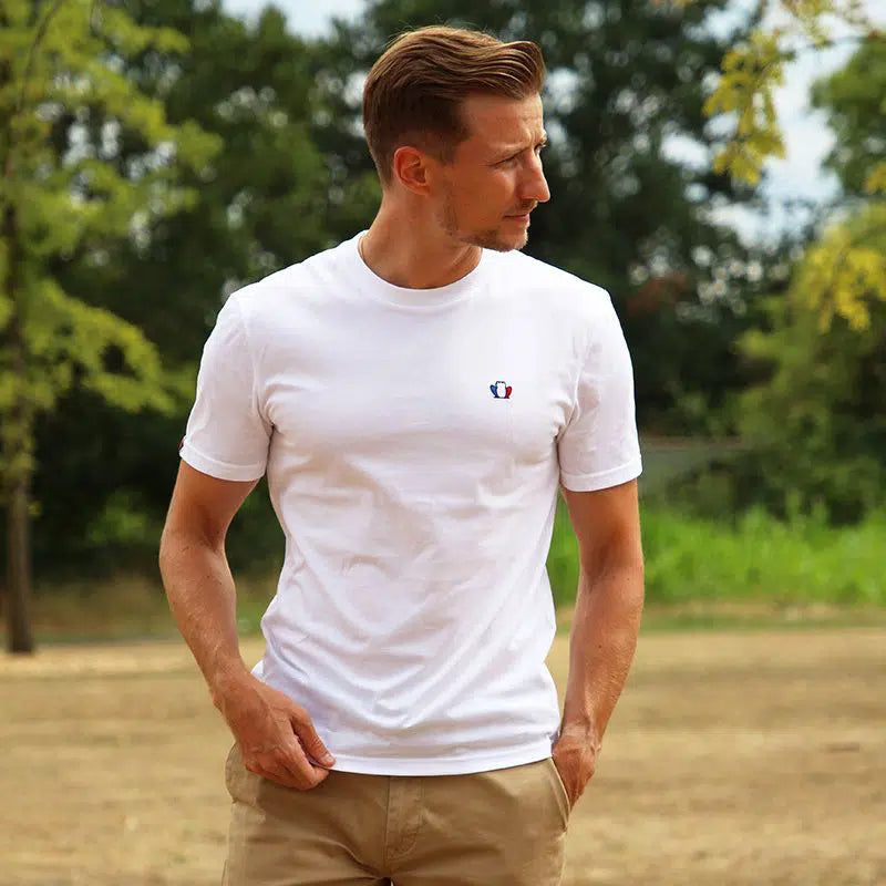 T-shirt homme blanc en coton porté - L'Authentique Tranquille Emile