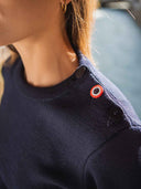 Pull femme bleu détail maille mérinos - Le Navigateur confection française