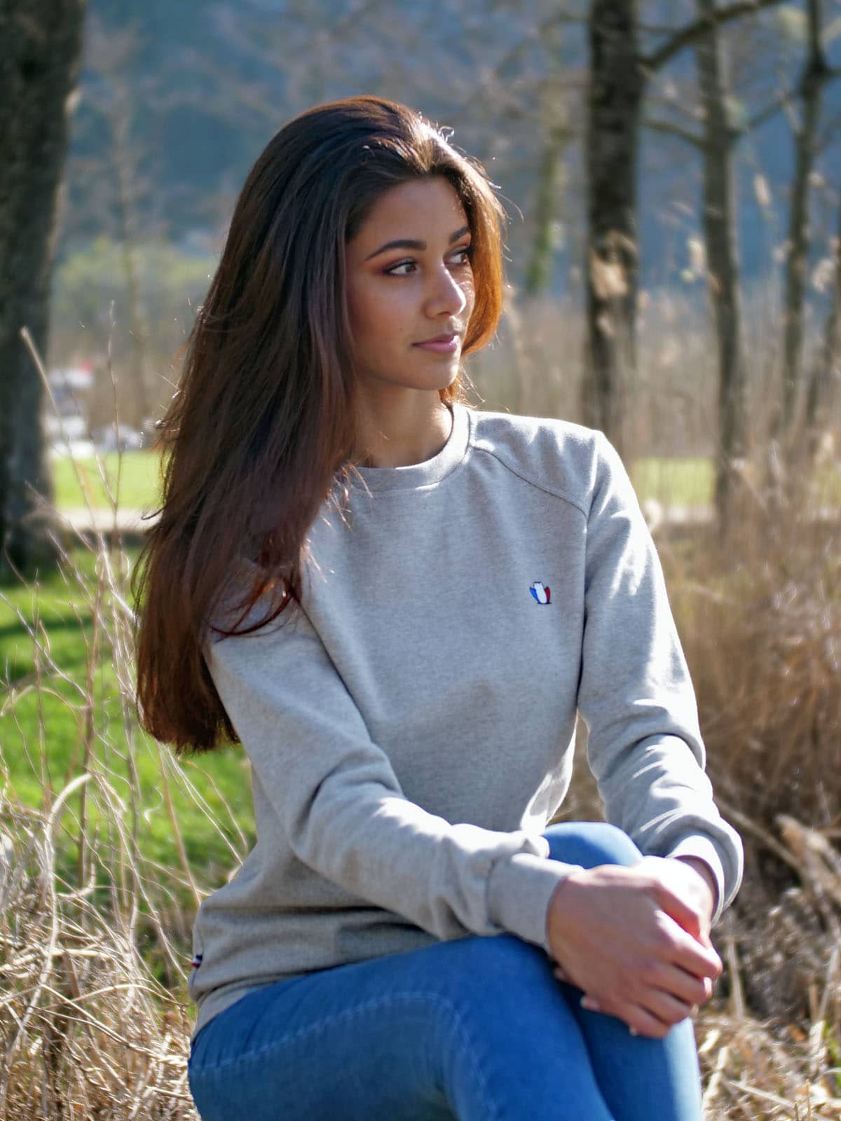 Sweat unisexe gris chiné porté - Le Chiller Tranquille Emile