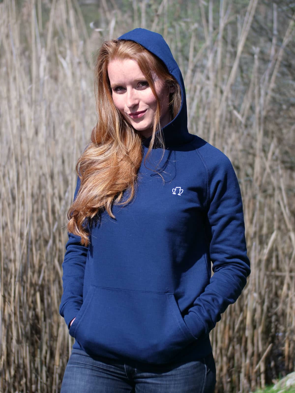 sweat-capuche-made-in-france-femme-le-confortable-3-0-bleu-marine-2